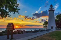 Relax on beautiful Catabwa, Lake Erie in West Harbor