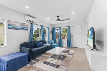 Fully Remodeled 3 bed 1 bath Minutes From The Beach with Retro Arcade!