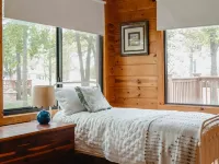Rosemary on Grand - Cottage Core Lakehouse w/ ADA Dock in Gated Community Hotels in Cleora