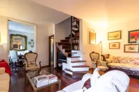 Elegant apartment a stone's throw from the center