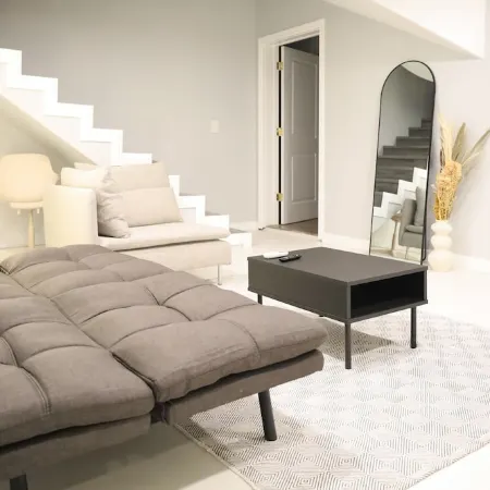 Modern Studio Duplex -15 min to Beach