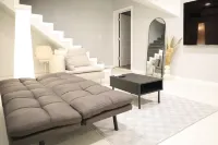 Modern Studio Duplex -15 min to Beach - 2つ星