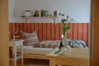 Kleine Vintage-ferienwohnung Für1-3gäste, Außenpool, Sauna, Park, Natur, Ruhe