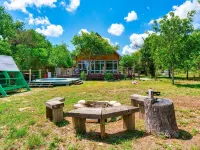 Elegant Birdhouse Cabin with 🔥Heated🔥 Cowboy Pool Hotels in Kyle