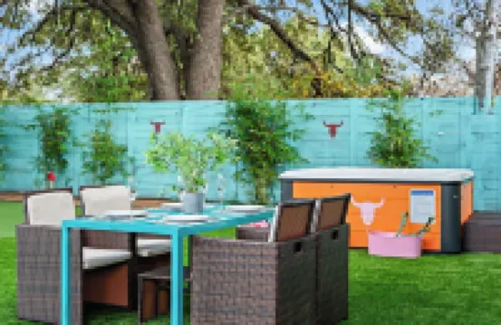 Chic 4Br Austin Retreat w/ Cowboy Pool, Hot Tub & Sauna — Near Downtown