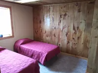 newly remodeled cabin style cottage, close to public boat ramps, and beaches .