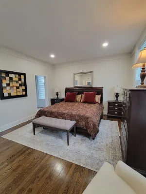 Scott Street Historic Haven - 6 min drive to Notre Dame Hotels near South Bend International Airport