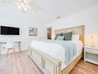 Island Retreat - Backyard Oasis w/Pool/NEW Hot Tub/Tiki Bar