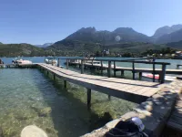 Exceptional location for this cosy studio with terrace ON THE LAKE
