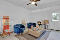 Luxury Pocono Mountain Retreat - 4 Bedrooms - Community Pool and Lake