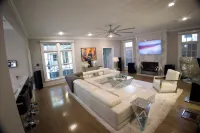 Highland Park Mansion on Beverly Drive, 1080 feet  from SMU’s stadium! 하일랜드파크 호텔