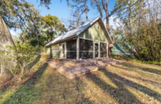 Couples Retreat!  Luxury Cottage directly on the Rainbow River