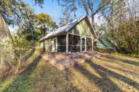Couples Retreat!  Luxury Cottage directly on the Rainbow River Hotel a Dunnellon