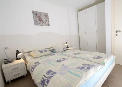 Apartment Farfalla with air conditioning, pool 10 x 5 and parking, 250 meters from the lake Hotel in zona Campeggio Maderno Di Avanzi Roberto