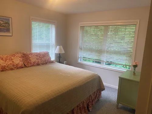 Cozy 2-bedroom condo in enchanting Petoskey with WiFi, AC. State Park, Bike Path
