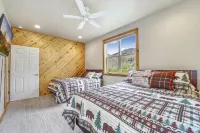 Luxury cabin, Sleeps 14, HOT TUB
