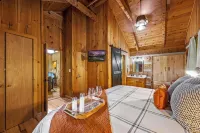 Check out our last minute deals! Mountain Views! Hot tub!