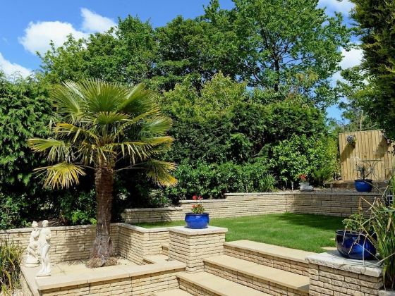 Family bungalow with private pool near Tenby (Free Wifi)