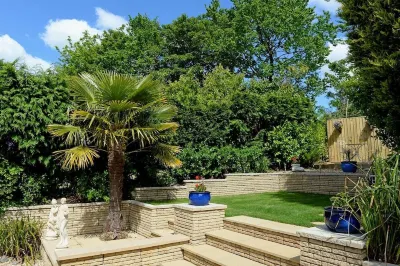 Family bungalow with private pool near Tenby (Free Wifi) Hotel a 