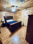 Sugarberry Cabin Hotels near Twin Dikes Park