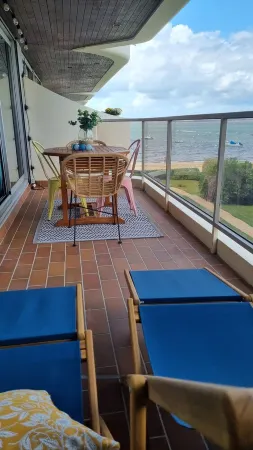 Superb T2 apartment with sea view and direct access to Pereire beach