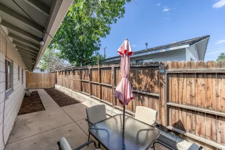 Zen Den, peaceful and bright 2BR by Midtown!