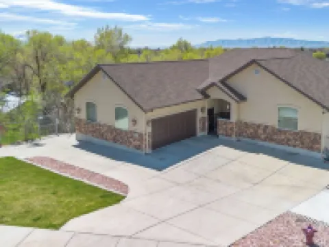Springville Welcome Home: spacious 5-bedroom house in delightful Springville Hoteles en Springville