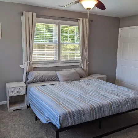 Spacious Family Home with Outdoor Space. One mile to downtown