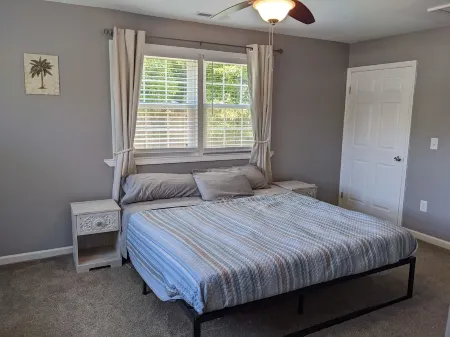 Spacious Family Home with Outdoor Space. One mile to downtown