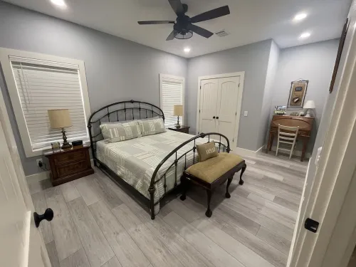 2 bed, 2 bath cabin located in the country just west of College Station.