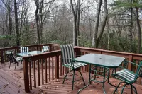 Wolf Ridge Retreat. Comfortable, peaceful retreat in the Blue Ridge Mountains