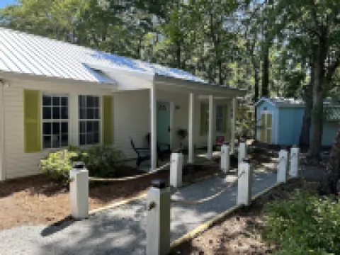 Tranquil Private Home, Heart of Inlet, easy walk to Marshwalk and Restaurants