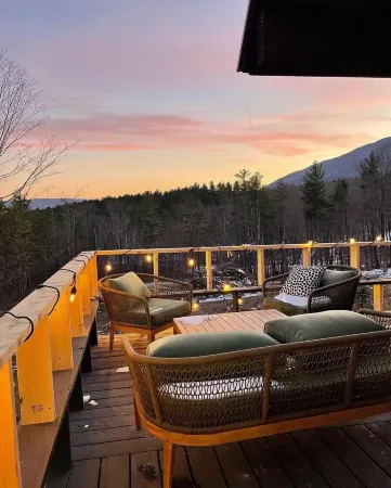 Dragonfly Cottage -Luxurious Mountain View A-Frame -quiet street close to town. Отели рядом с достопримечательностью «Даттон Фарм Станд»