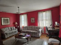 Colorful Family Friendly, Pet Friendly Bungalow, Sleeps 6 - Jacksonville, FL