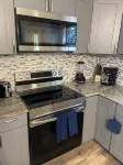 New 1 bed 1 bath luxury apt near downtown/Beach