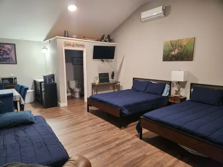 Beautiful cabin within two miles of Lake Martin