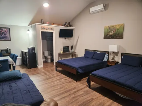 Beautiful cabin within two miles of Lake Martin