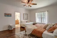 Lake Fork Premium Waterfront Retreat  - Fishing Boating Kayak Boat Dock/Slip Hotel a Rains County