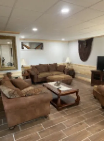 Active “farmette”   New apartment (the Knotty Pine Nearby restaurants, fitness