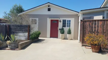 Central Coast Cottage Отели рядом с достопримечательностью «Писмо Стейт Бич»