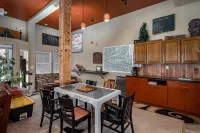 MULLAN HUNTER - SKI BIKE ATV - PETS -  THE CLOSEST TO LOOKOUT PASS HIAWATHA!!