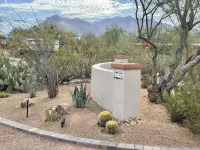 Serene, tree-shaded, mid-century retreat with beautiful views of the Catalinas