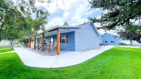 Hot Tub, Game Room, Only 2 Blocks from the Lake! - 4 tähden