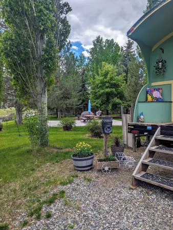 No Fees! Riverfront Gypsy Wagon on Mini Donkey Ranch!