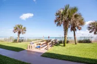 Beachfront Vacation Rental, 2 bedroom, 2 bath Condo, Steps To The Beach