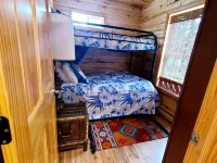 Pineview Cabin at Bayview Cabin Resort on Picturesque Northwoods Lake in Wi. Hotels in Langlade County