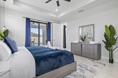 Ultra Modern Home w Heated Salt water Pool pet friendly Hotels near Park 1110 Plaza