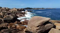LARGE T2 CÔTE DE GRANIT ROSE BEACHES AND SHOPS WITHIN WALKING DISTANCE