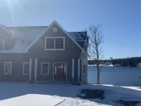 Gorgeous newer home on Newton Lake/Crystal Lake near Elk mountain ski resort.