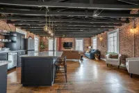 Local Charm Meets Modern Luxury in the North Texas Hill Country - 1.5hrs to DFW!